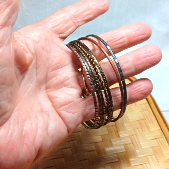 Womans  Set,Of 7 Vintage  Bangle Bracelets Copper Finish Brass Silver - Picture 1 of 6